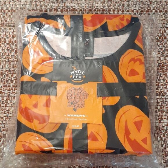 New Pajamas 2 Piece New In Package - Picture 1 of 5